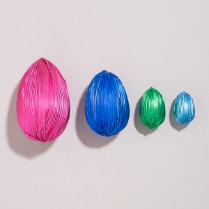 Ous de colors de xocolata negra
